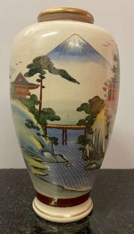 Beautiful earthenware Satsuma vase featuring a landscape scene with gold gilding