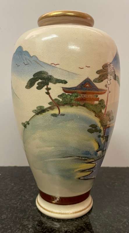 Beautiful earthenware Satsuma vase featuring a landscape scene with gold gilding