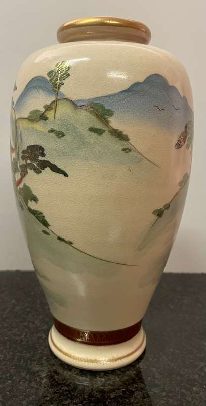 Beautiful earthenware Satsuma vase featuring a landscape scene with gold gilding