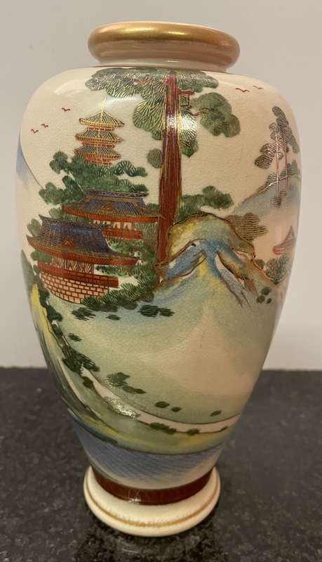 Beautiful earthenware Satsuma vase featuring a landscape scene with gold gilding