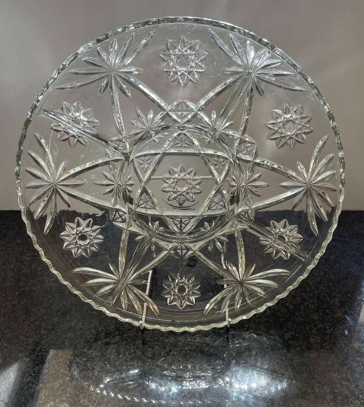 Beautiful large glass cruditè platter with 4 divisions and a center for a dip