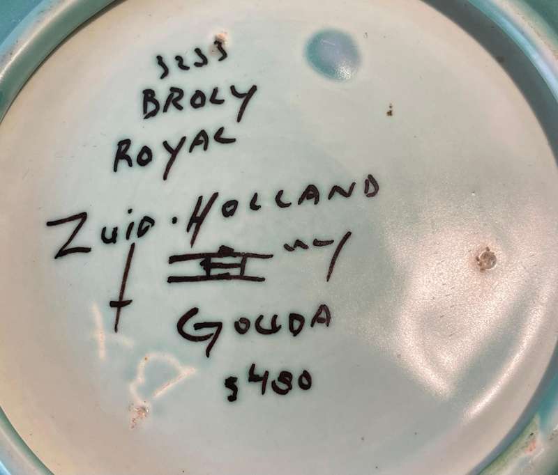 Rare Stunning large Gouda bowl in the broly pattern