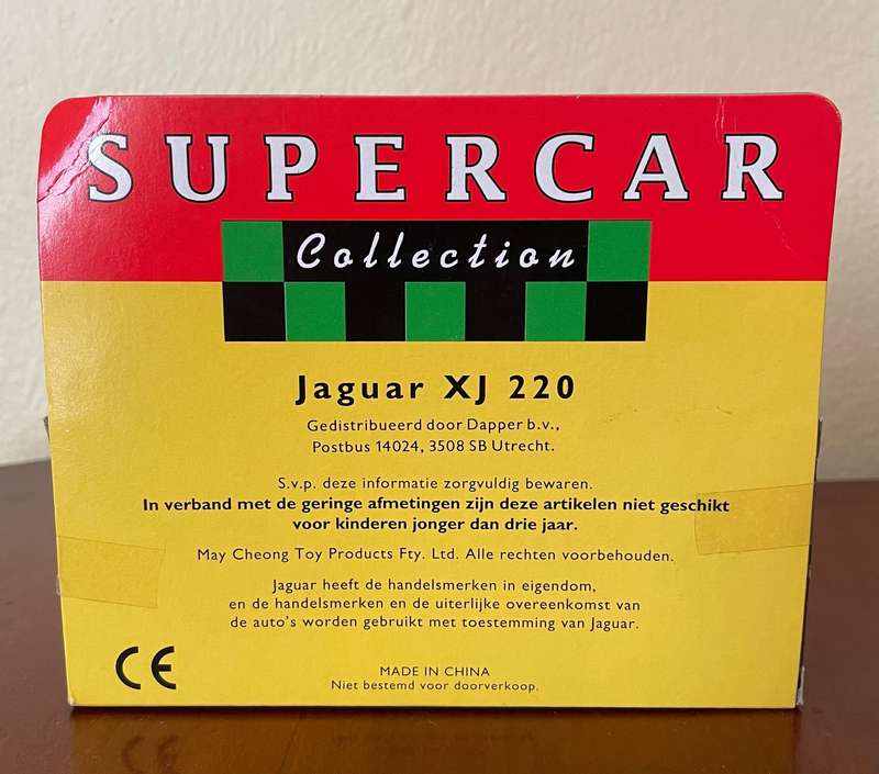 Pair of Maisto supercar collection die cast model cars 1/40 scale