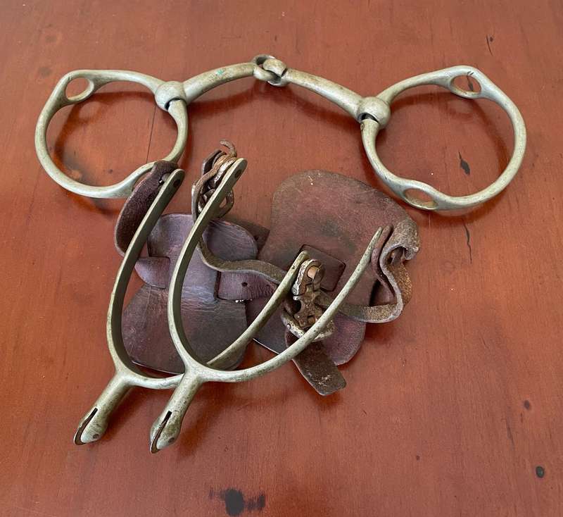 Pair of riding spurs and a Myler Baucher bit