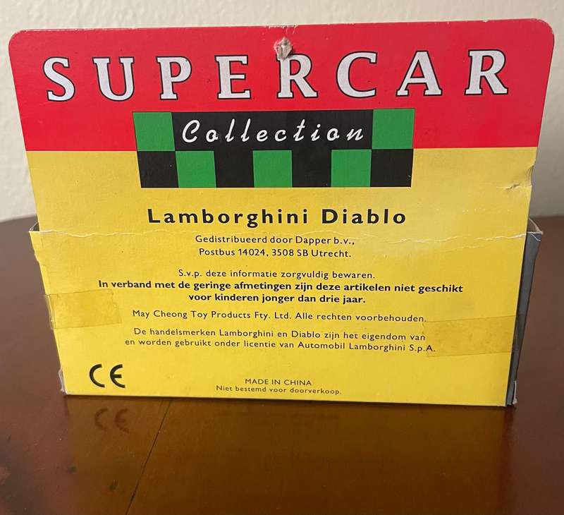Pair of Maisto super car collection 1/40 scale die cast cars