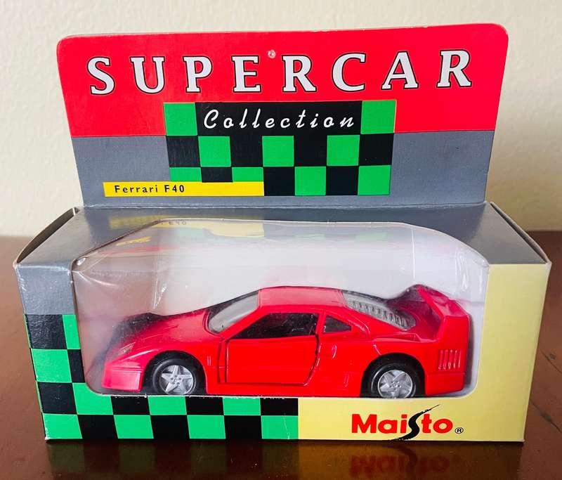 Pair of Maisto super car collection 1/40 scale die cast cars