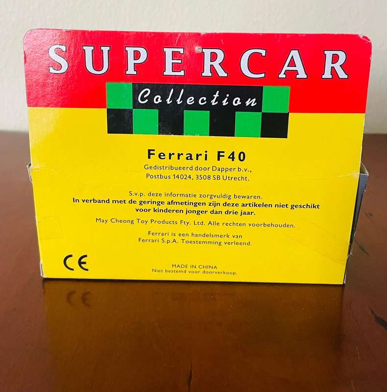 Pair of Maisto super car collection 1/40 scale die cast cars