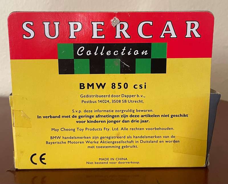 Pair of Maisto die cast cars 1/40 scale
