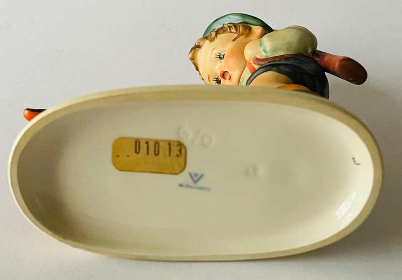 Hummel TKM 3 - Sensitive hunter - Boy figurine.