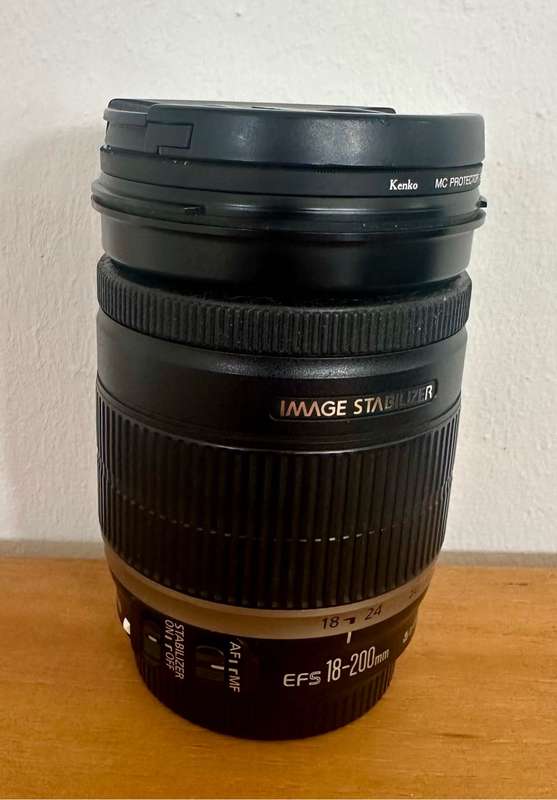 Canon EF-S 18-200mm f/3.5-5.6 IS Lens