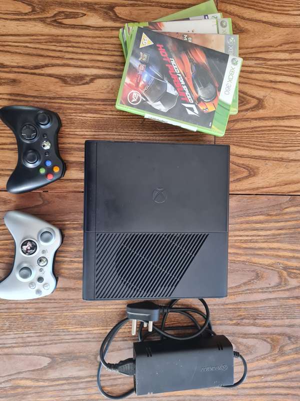 XBOX 360 E Console + Remotes + Games
