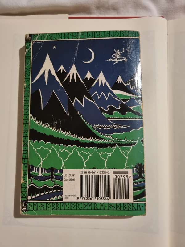 The Hobbit. Illustrated. - JRR Tolkien