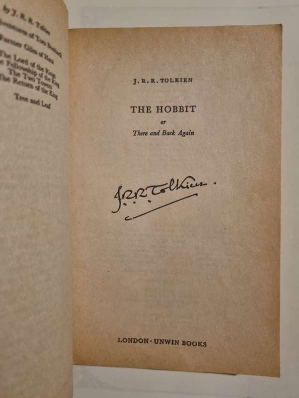 The Hobbit. Rare cover. JRR Tolkien.
