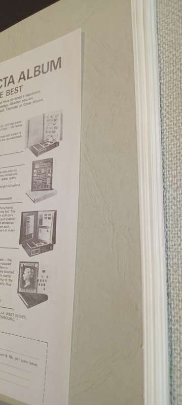 REDUCED-Collecta 50 page interleaved Stamp album