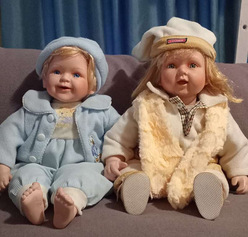 2 x Beautiful Large Porcelain Dolls 50cm Tall
