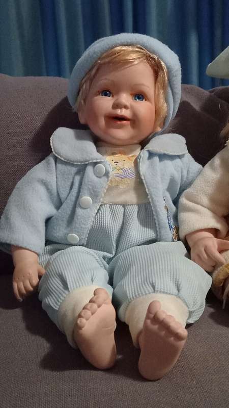 2 x Beautiful Large Porcelain Dolls 50cm Tall