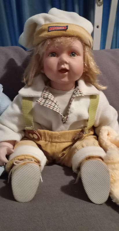2 x Beautiful Large Porcelain Dolls 50cm Tall