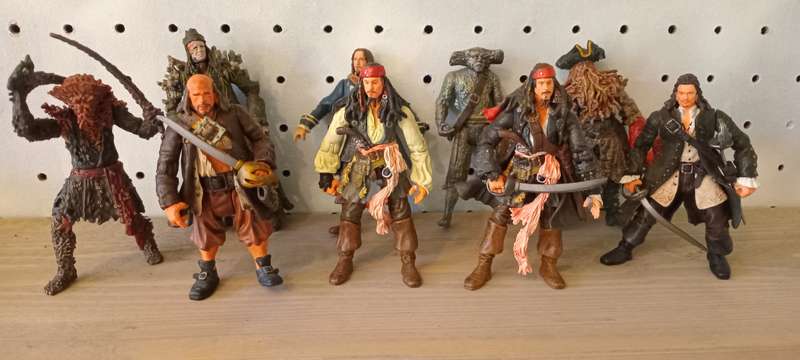 Pirates of the Carribean Zizzel series x 9 figurines