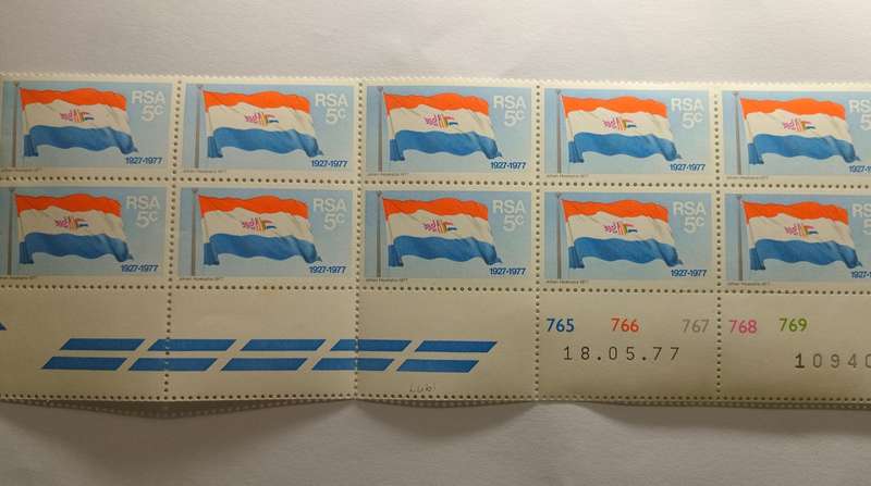 (44) RSA,1977, 50 YEARS S.A. FLAG BLOCK OF 10 MNH