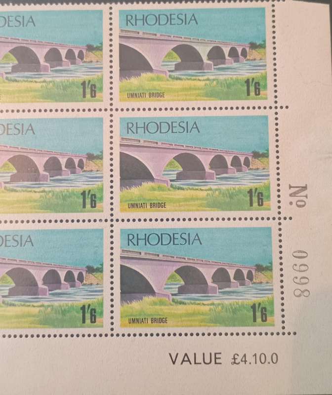 RHODESIA 1969 C101a SCARCE White arch variety on the top right stamp in a block of 6 1s 6d