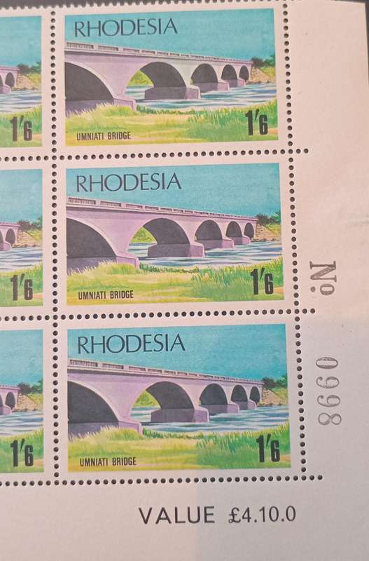 RHODESIA 1969 C101a SCARCE White arch variety on the top right stamp in a block of 6 1s 6d