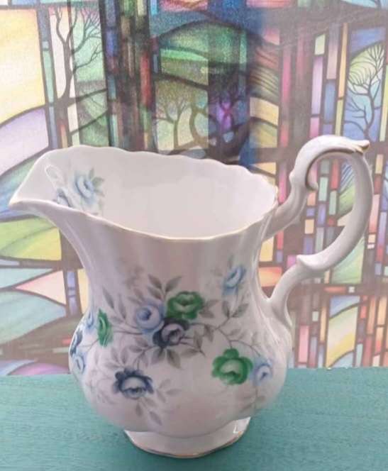 ROYAL ALBERT INSPIRATION MILK JUG