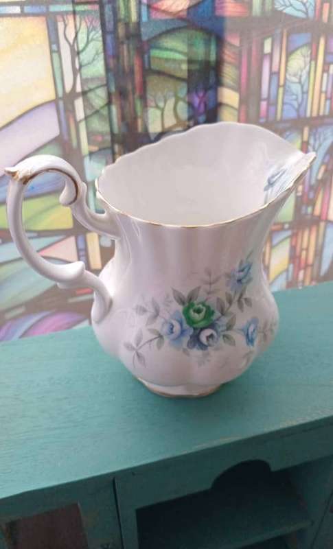 ROYAL ALBERT INSPIRATION MILK JUG