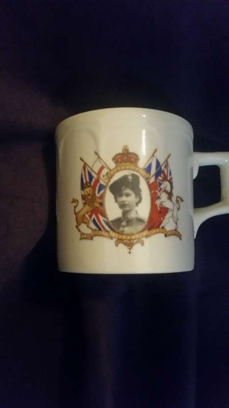 Vintage/antique Queen Elizabeth II, coronation and WWII set of cups (X3)