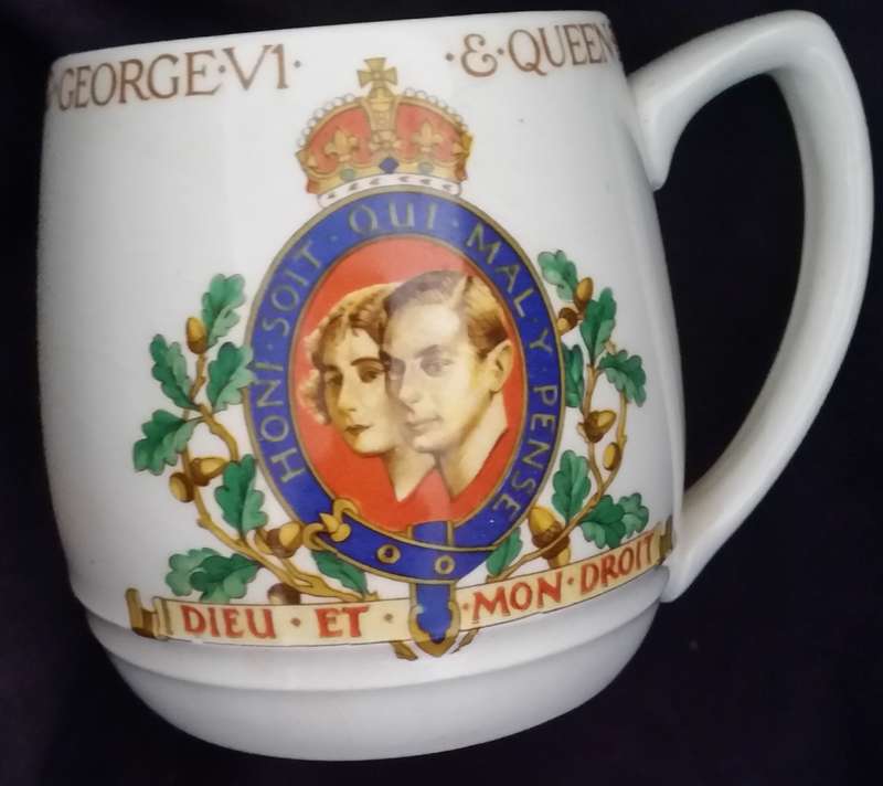 Vintage/antique Queen Elizabeth II, coronation and WWII set of cups (X3)