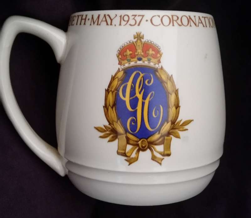 Vintage/antique Queen Elizabeth II, coronation and WWII set of cups (X3)