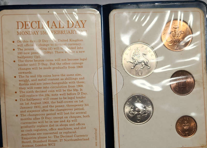 1971 BRITAIN'S FIRST DECIMAL COINS in Folder - Brilliant UNC/PL