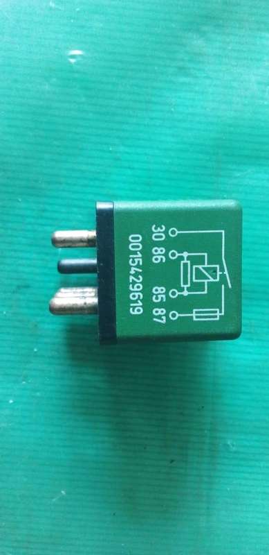 MERCEDES E220 FUEL PUMP RELAY