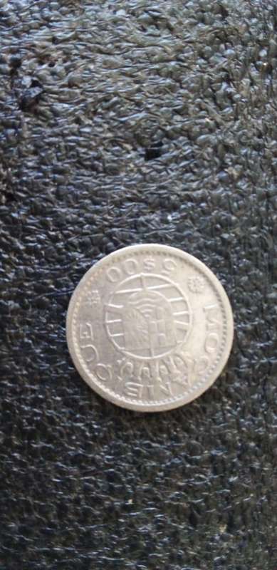 mozambique 1960 silver 5 escudo coin.