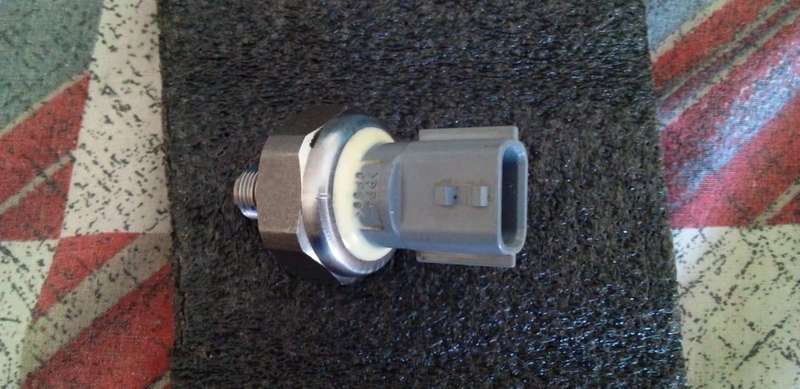 NISSAN JUKE OR PATHFINDER GENUINE OIL PRESSURE SWITCH