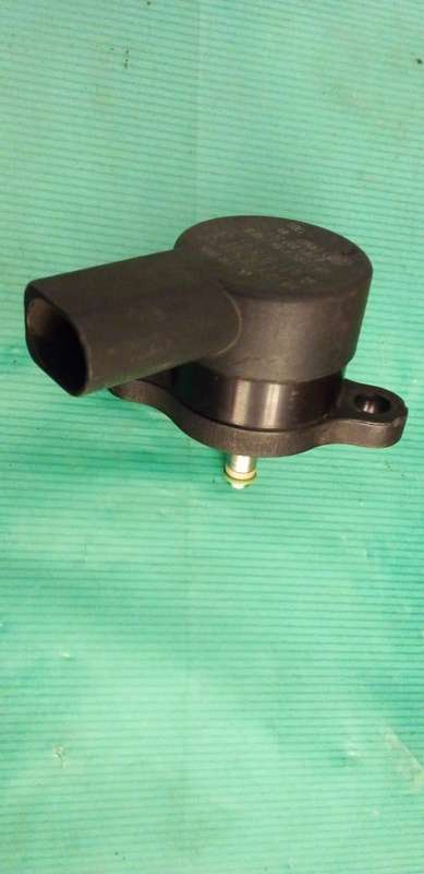 MERCEDES C CLASS W202 AND W203 FUEL RAIL PRESSURE SWITCH.