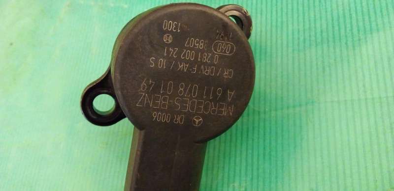 MERCEDES C CLASS W202 AND W203 FUEL RAIL PRESSURE SWITCH.