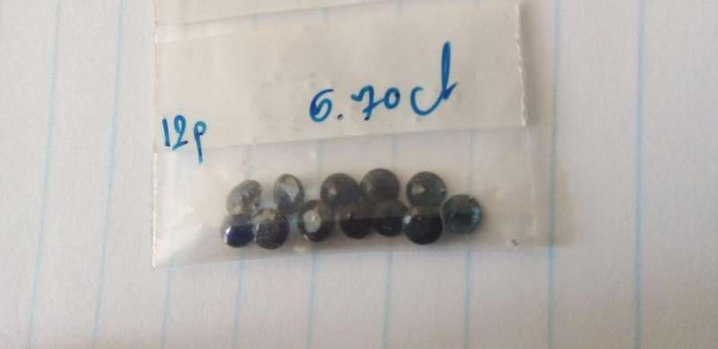 12 tanzanite 2,5mm gemstones.total 6ct