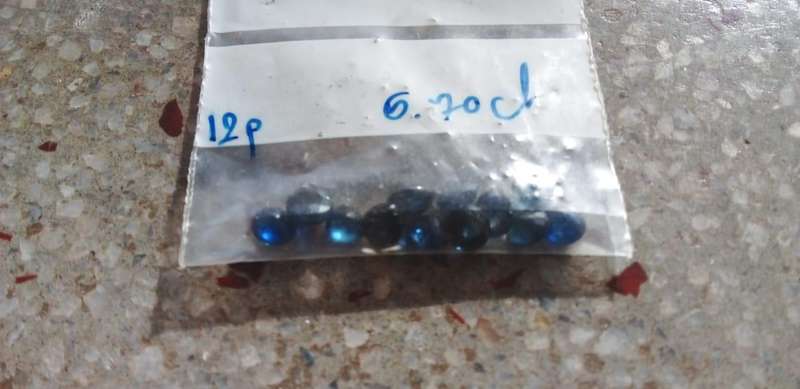 12 tanzanite 2,5mm gemstones.total 6ct