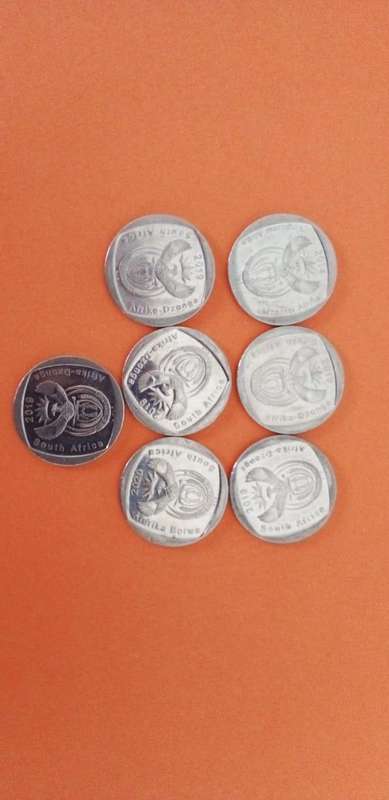 RSA SET OF 7 COMMEMORATIVE R2 COINS as per image.