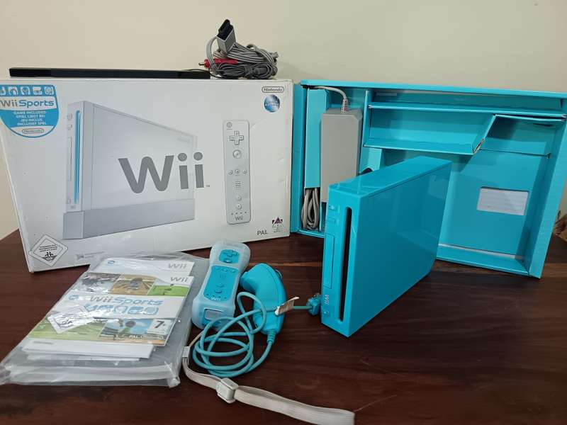 Rare Nintendo WII Blue Console - Complete in Box