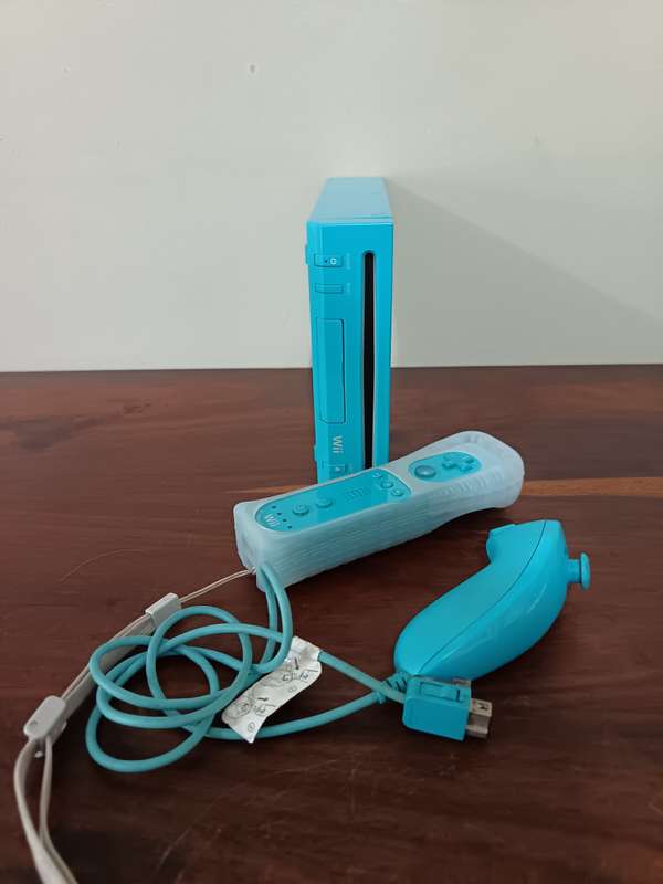 Rare Nintendo WII Blue Console - Complete in Box