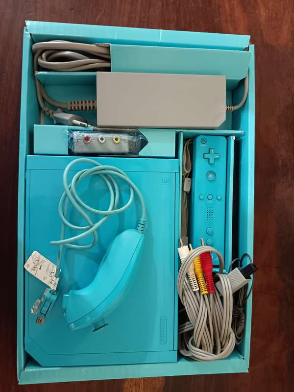 Rare Nintendo WII Blue Console - Complete in Box