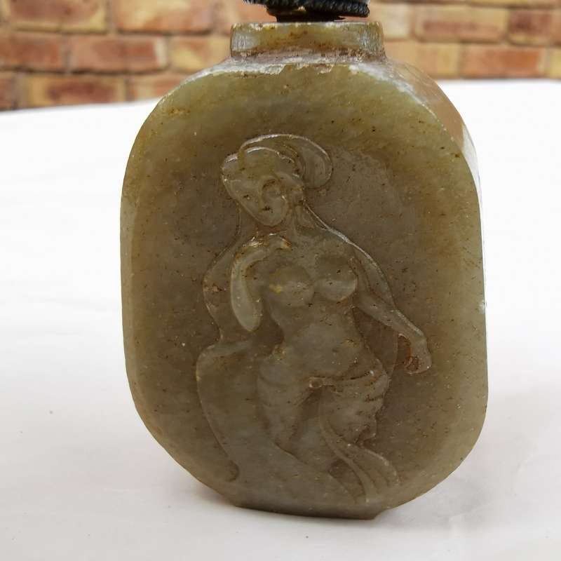 A White and Russet Jade Bat Snuff Bottle(MinGuo1912-1949)
