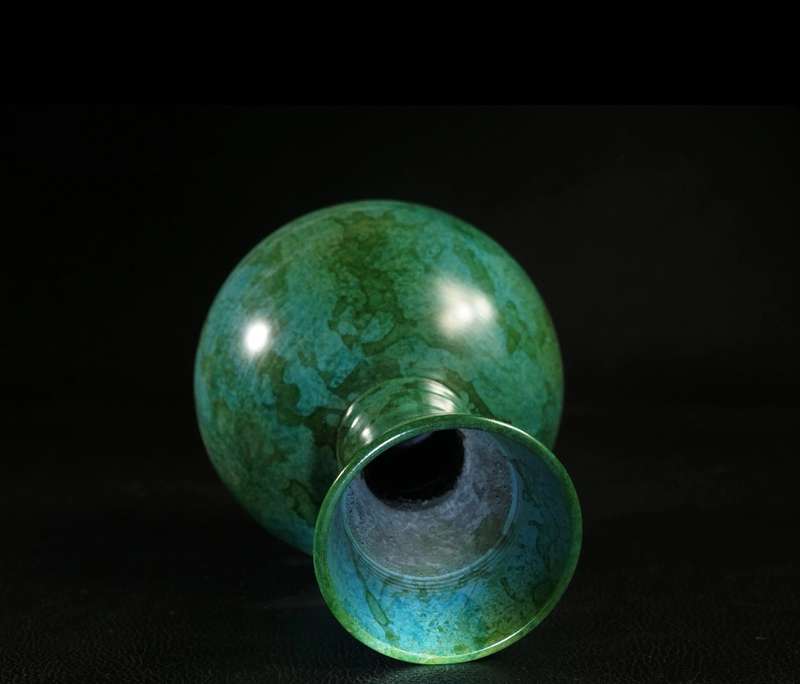 SOLID BRONZE ANTIQUE CHINESE VASE