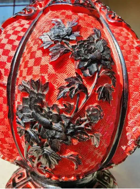 VINTAGE CHINESE BLACK AND RED CINNABAR CARVED LACQUER (TREE RESIN) BRASS VASE 31CM HIGH, WORTH R7000