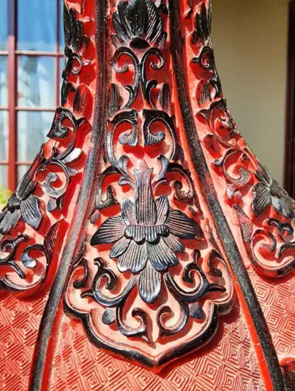 VINTAGE CHINESE BLACK AND RED CINNABAR CARVED LACQUER (TREE RESIN) BRASS VASE 31CM HIGH, WORTH R7000