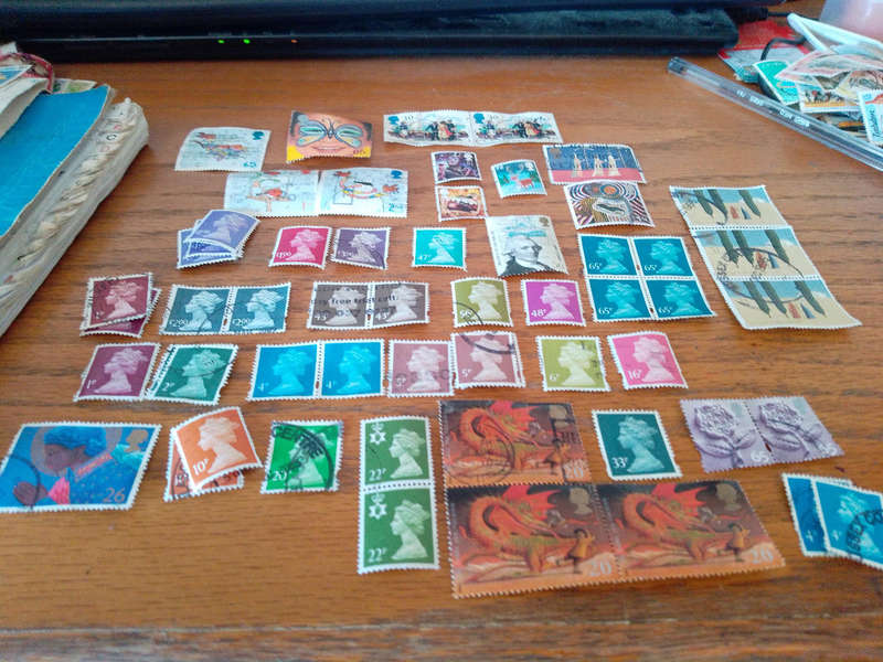 Mix of Britain stamps