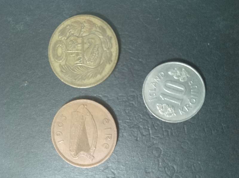 1x 1962 sol lama, 1 x 1961 eire 1d  1 x Iceland 1974 10 kronur