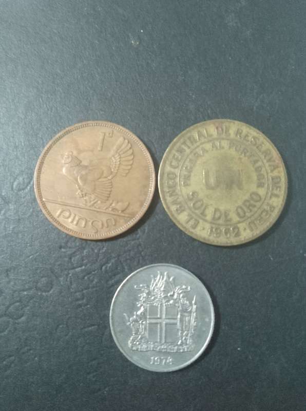 1x 1962 sol lama, 1 x 1961 eire 1d  1 x Iceland 1974 10 kronur