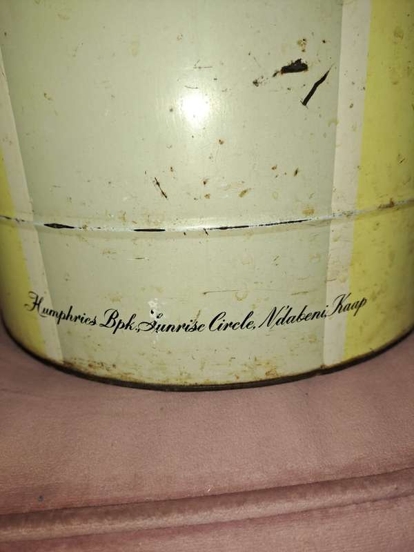 Large Humphries Biscuit tin, Sunrise Circle, Ndabeni, Kaap